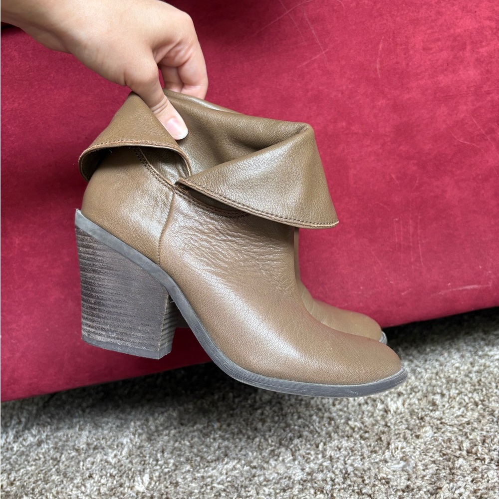 Lucky Brand Tan Heeled Boots